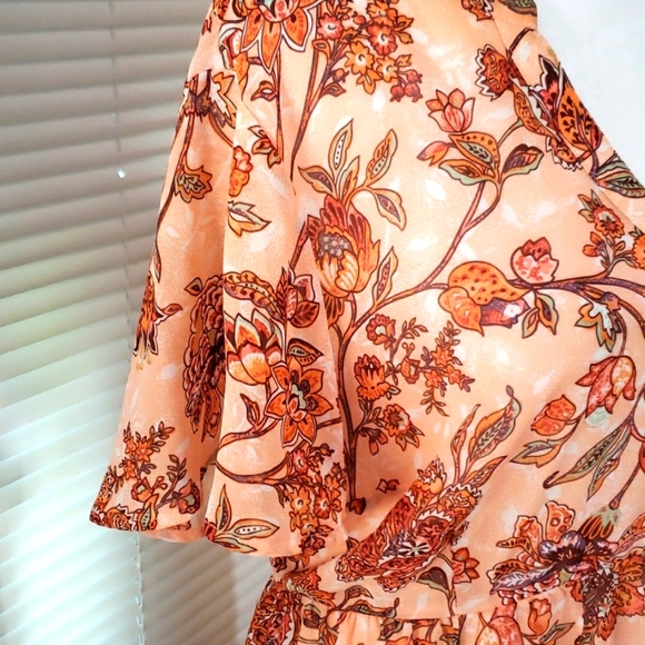 TORRID Peach Sheer High Low Top - Picture 4 of 10